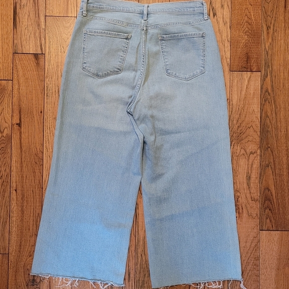 A.N.A. High Rise Wide Leg Cropped Raw Hem Light Wash Denim Jeans - Women 10 - Picture 3 of 6